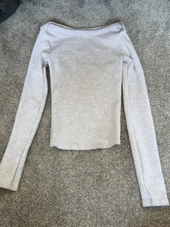 Zara Tops - Zara white ribbed long sleeve top 🤍